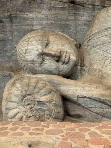 sleeping-buddha-head